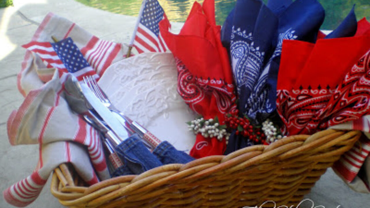 Details about   Stars And Stripes Centerpiece 4th of July Picnic Decor NEW Sealed 10" 