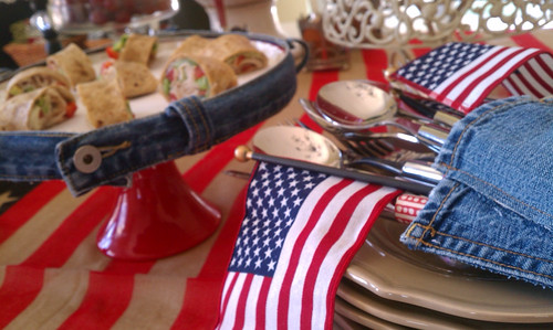 Denim 4th of July Tablescpae