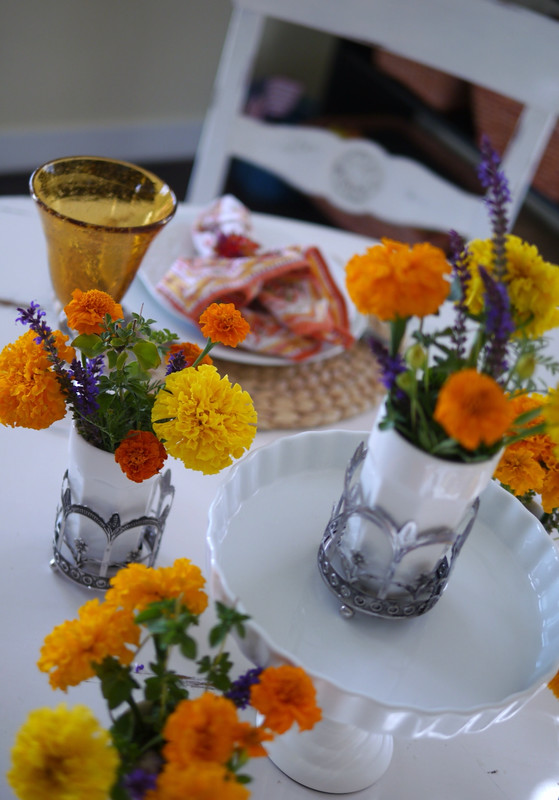 Simple fall tablescape using marigolds for centerpiece idea