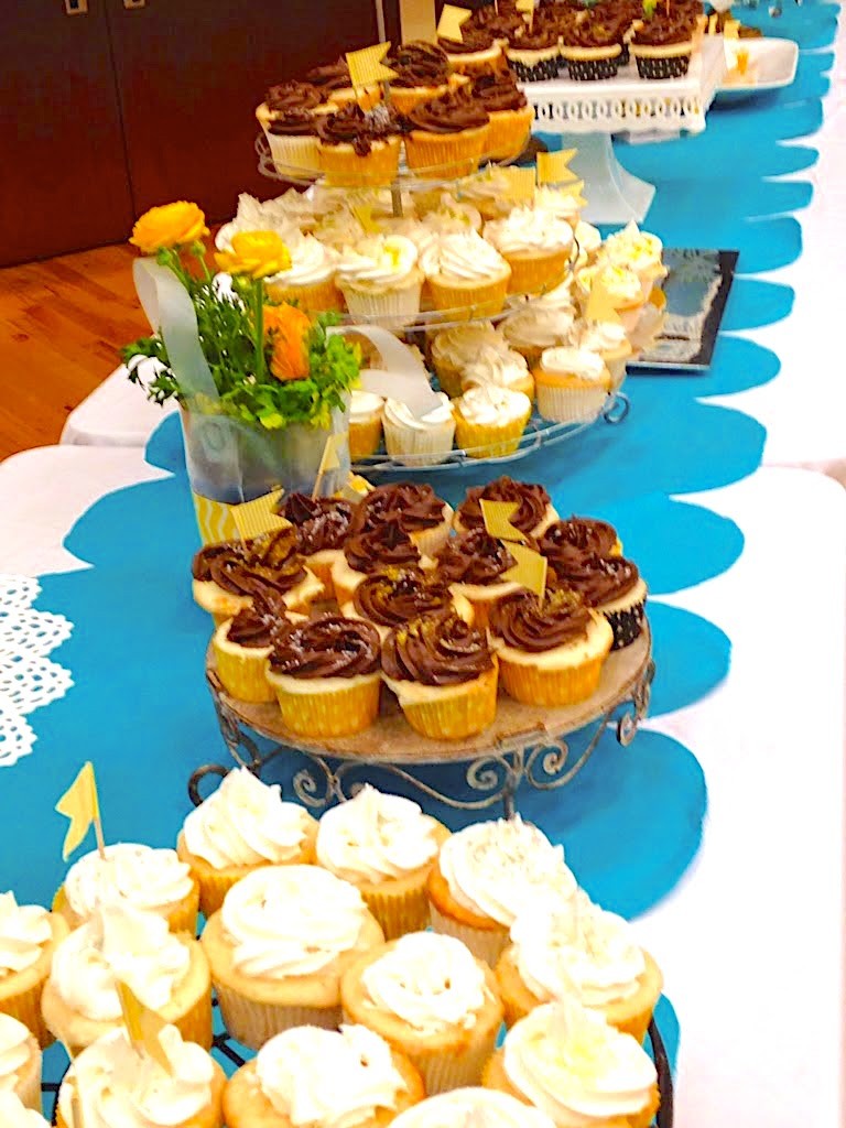 cupcake dessert table with 200 cupcakes