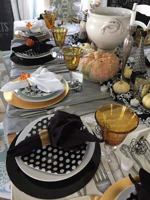  Thanksgiving tablescape, black and white polka dot plates