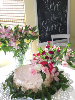 small wedding reception idea, fresh flowers on bakery cake, easy wedding reception.