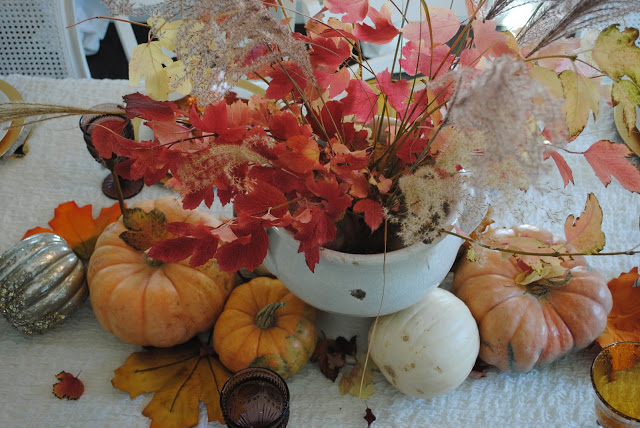 Fall Tablescape, peach colored pumpkin centerpiece, Thanksgiving table decoration ideas