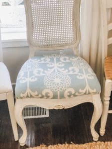 How to recover a dining room chair seat - Karins Kottage
