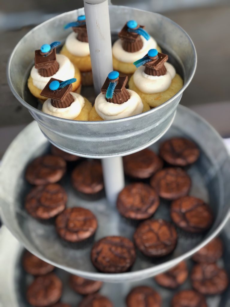 Graduation cupcakes