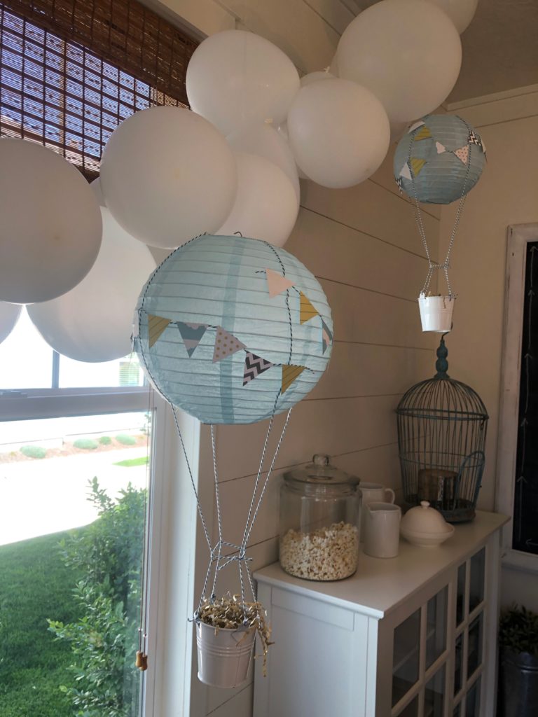 Hot air balloon clearance baby shower decorations