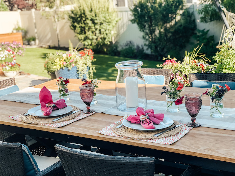 Outdoor dinner for two tablescape in backyard
Romantic dinner for two outdoors
How to set up a dinner for two