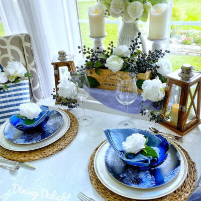 Centerpiece Wednesday cozy table for two in blue