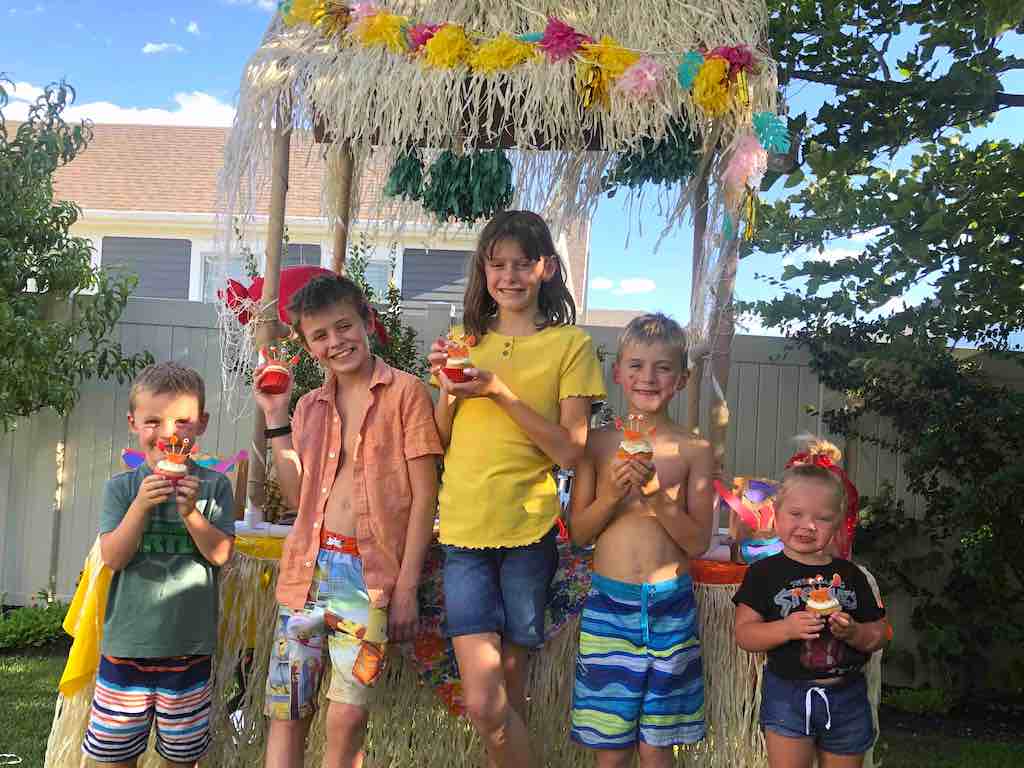 kids eating shiny crabby cupcakes