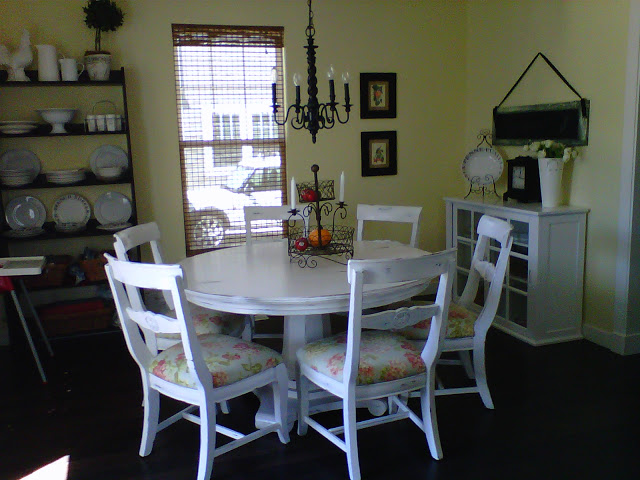 Kitchen nook chair makeover