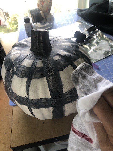 How to paint buffalo checks on pumpkins