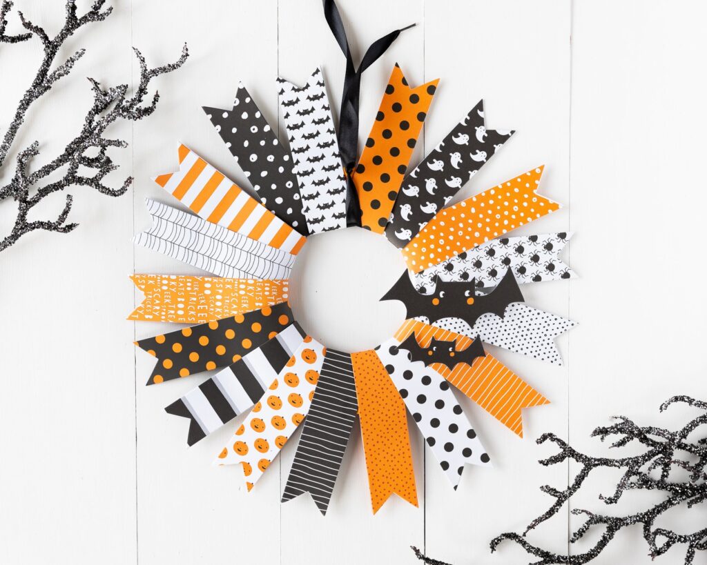 Super Easy Halloween Paper Wreath
