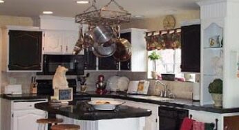 BLACK AND WHITE KITCHEN RE-DO