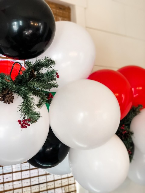 How to set a Buffalo Plaid Christmas Table - Karins Kottage