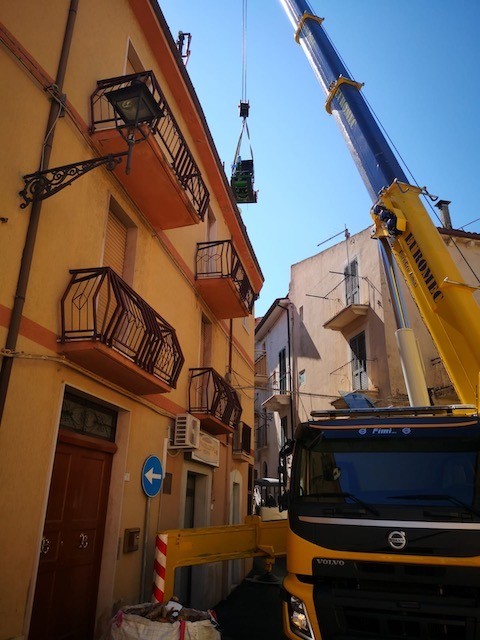crane over Palazzo Ricci 