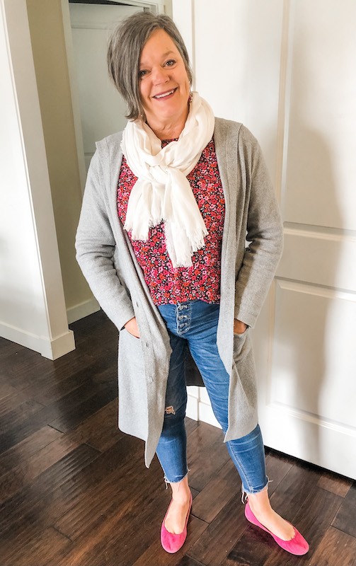 How to wear girlfriend jeans, booties and long cardigan - Karins Kottage