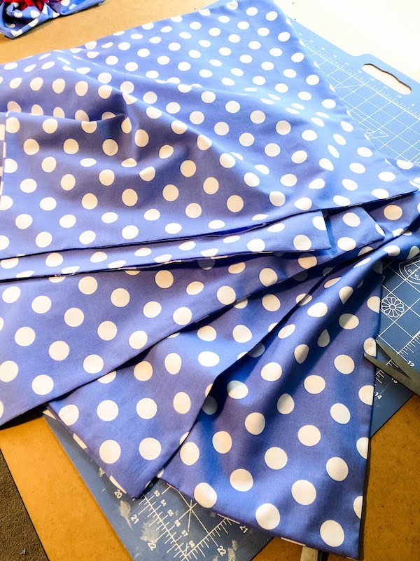 How to make cloth table runner and napkins - Karins Kottage