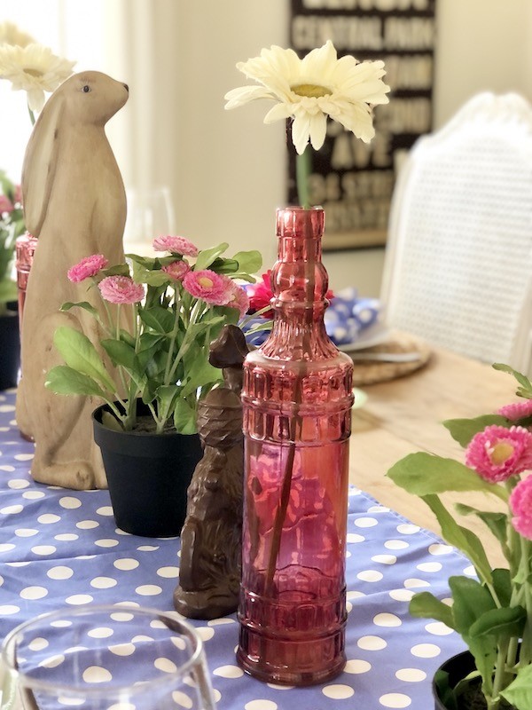 How to set an Easter table? Use pink and periwinkle blue and white polka dot napkins and runner. 