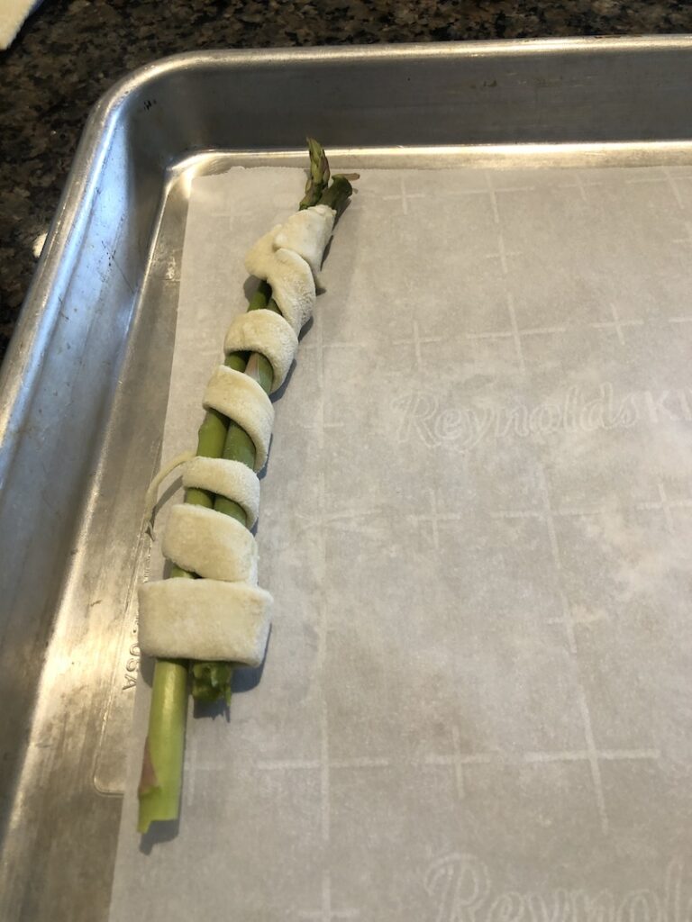 How to make pastry wrapped asparagus