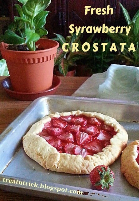 Centerpiece Wednesday LInky party #222 Strawberry crostada