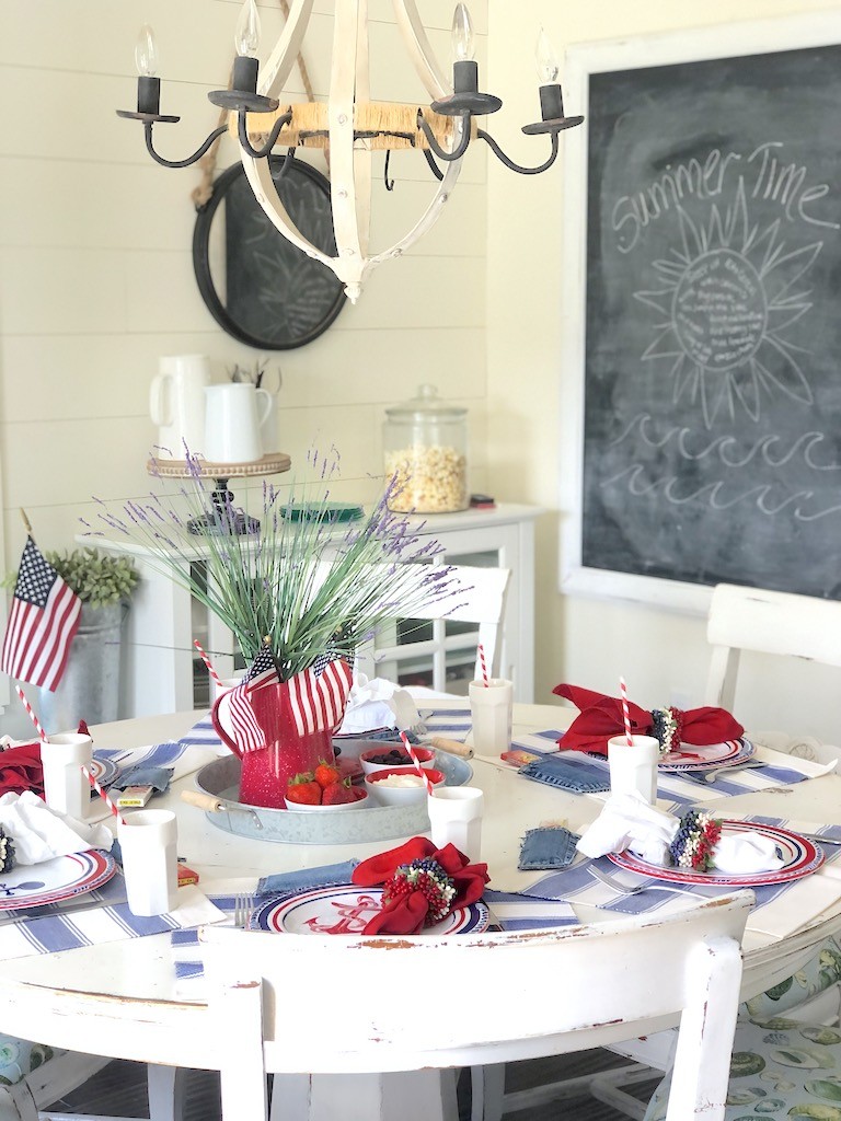 Red white blue tablescape- Karins Kottage