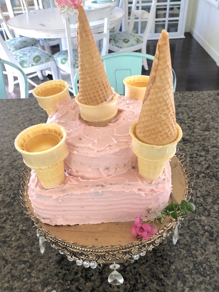 add ice cream cones to cake 
