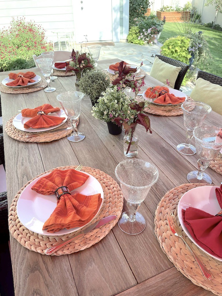 early fall tablescape on the patio