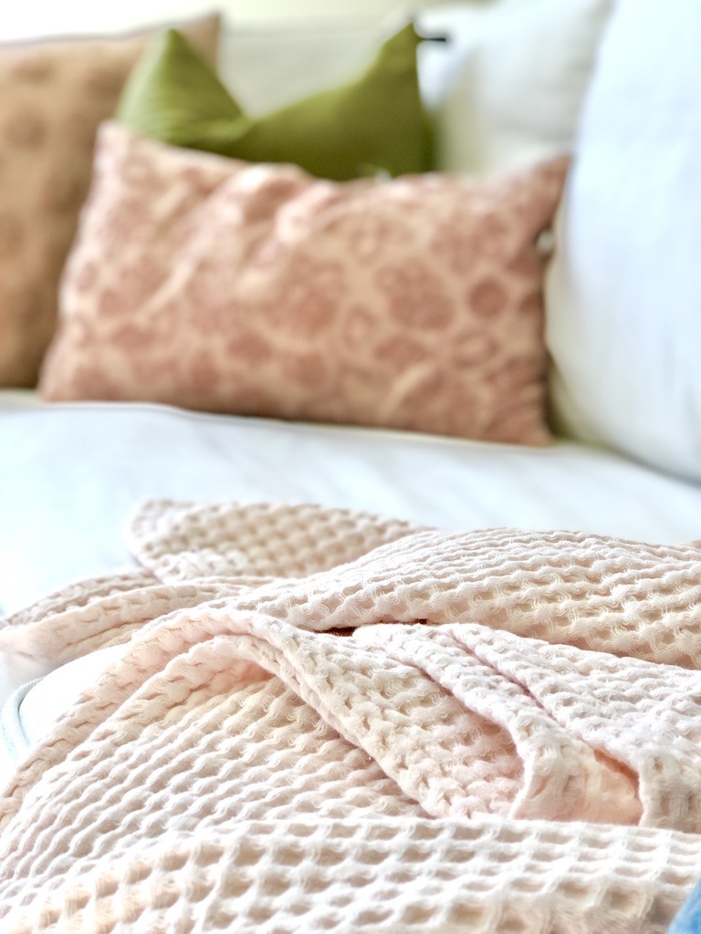 How to get lake cottage look- Peach waffle throw