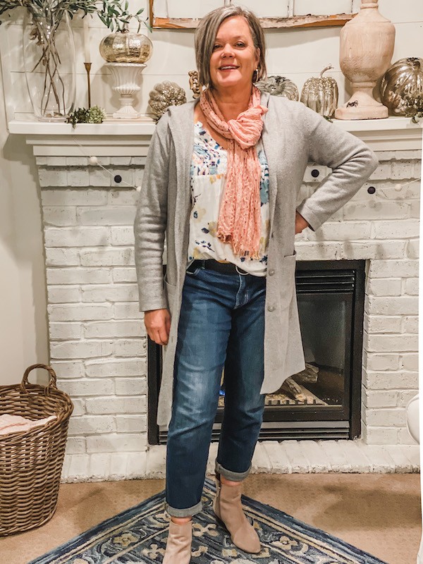 How to wear girlfriend jeans, booties and long cardigan - Karins Kottage