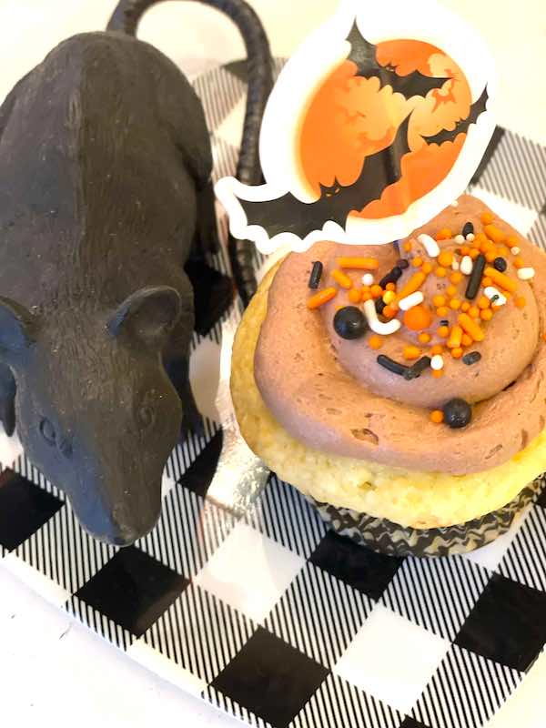 Halloween vanilla cupcakes with nutella frosting- Karins Kottage
