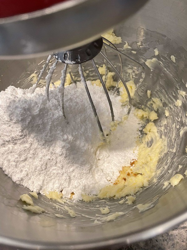 make buttercream frosting for the little naked Valentine cake- Karins Kottage