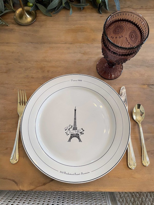 Valentine table decor tips
Eiffel tower plates for Valentine's day- Karins Kottage