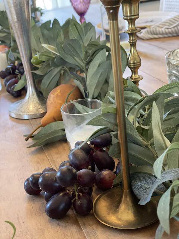 Valentine table decor tips
Faux olive leaf garland runner - Karins Kottage
