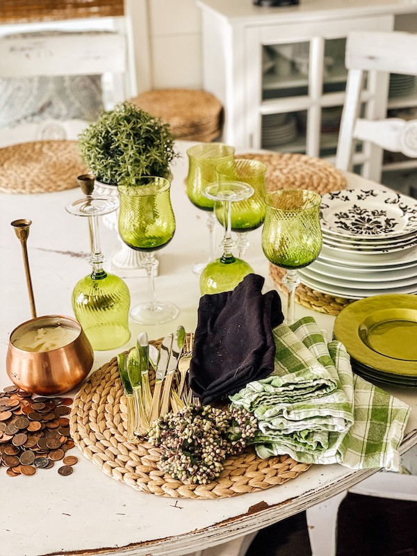 St. Patrick's day table in copper and green - Karins Kottage