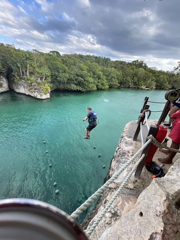 Cliff jumping in March in Cancun