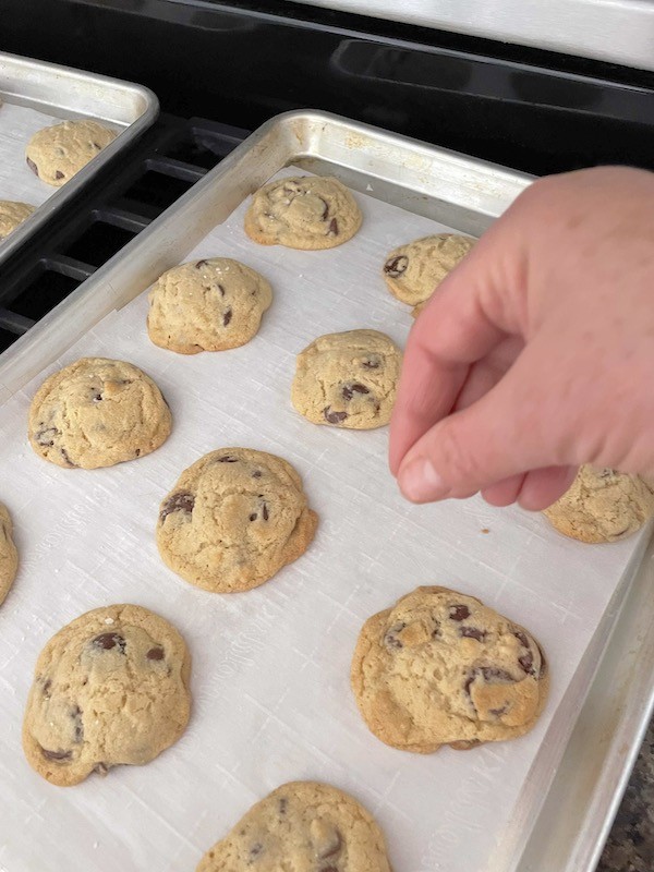 Sprinkle chocolate chip cookies with salt! 