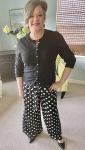 How to style wide leg palazzo pants 5 ways - Karins Kottage