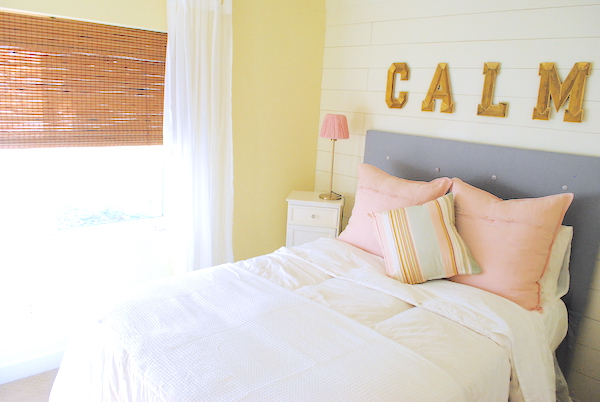 Creating coastal guest room refresh in pink, white and yellow- Karins Kottgage