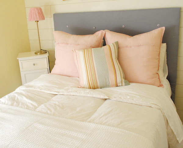 Creating coastal guest room refresh- Karins Kottage