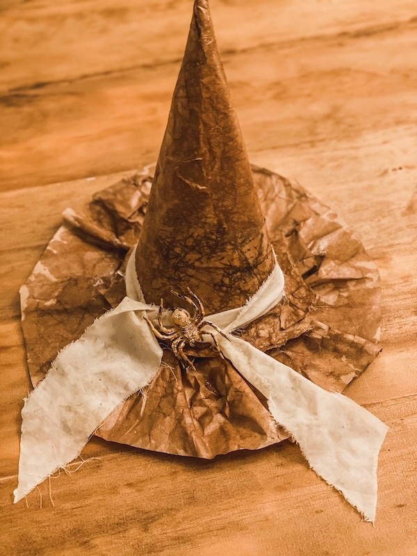 Make an easy paper bag witch hat - Karins Kottage