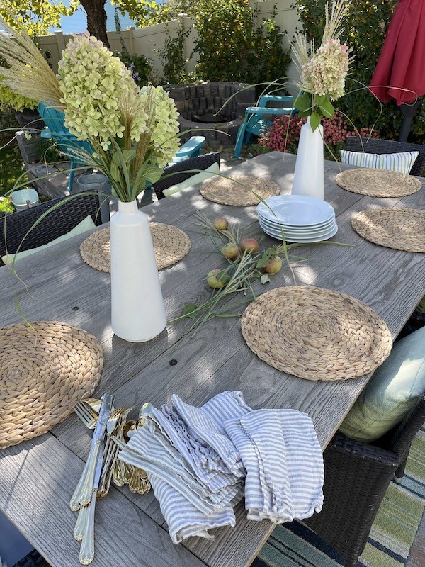 Come set an outdoor Thanksgiving table 