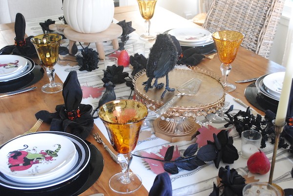 Bewitching Halloween black and white tablescape - Karins Kottage