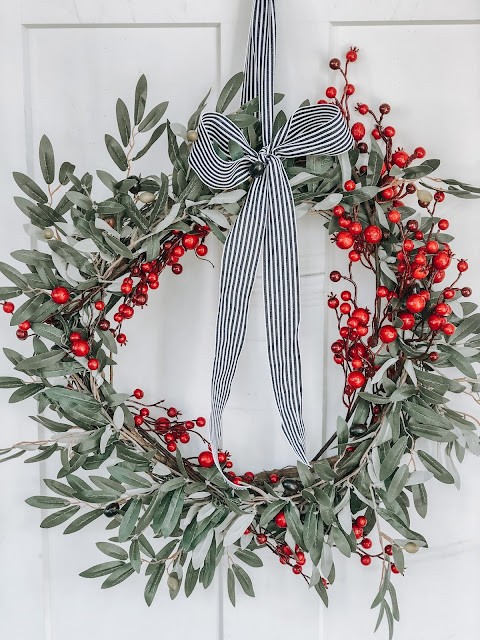 Christmas wreath styled 4 ways