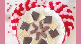 Pink and red Valentine’s Day table for kids