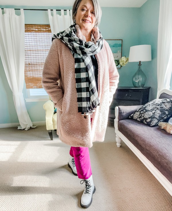 How to style pink pants multiple ways? - Karins Kottage