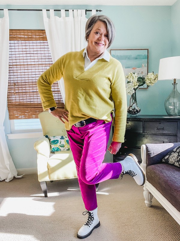 How to style pink pants multiple ways? - Karins Kottage