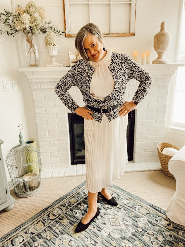 Styling a cream midi pleated skirt - Karins Kottage