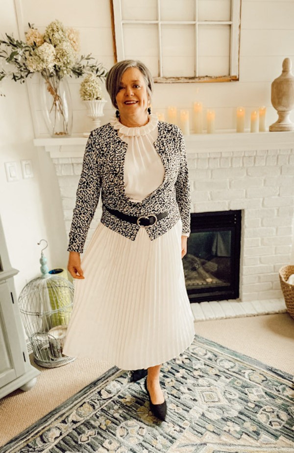 Styling a cream midi pleated skirt- Karins Kottage