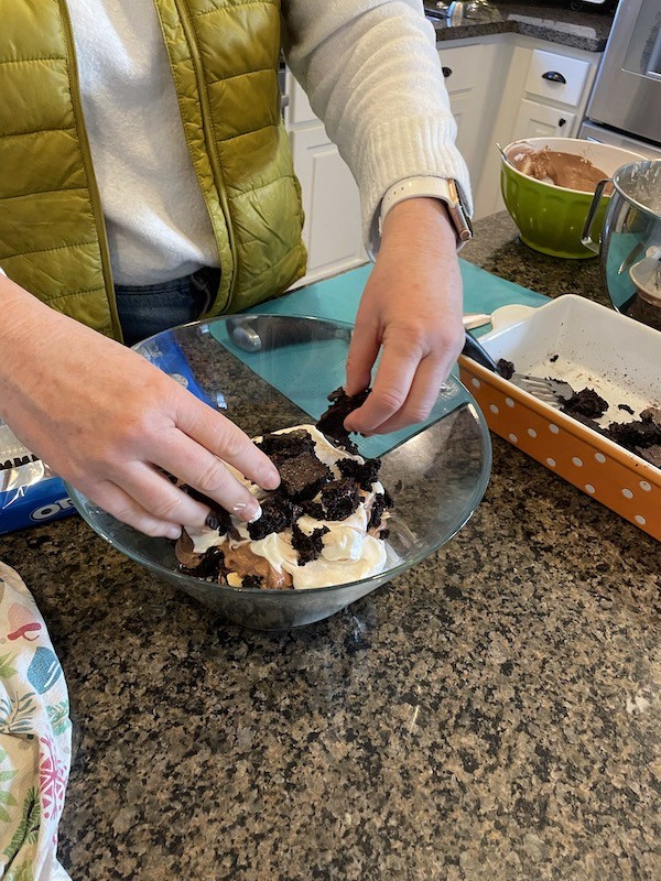 How to make chocolate brownie Oreo trifle recipe