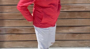 How to style a pink raincoat and white jeans
